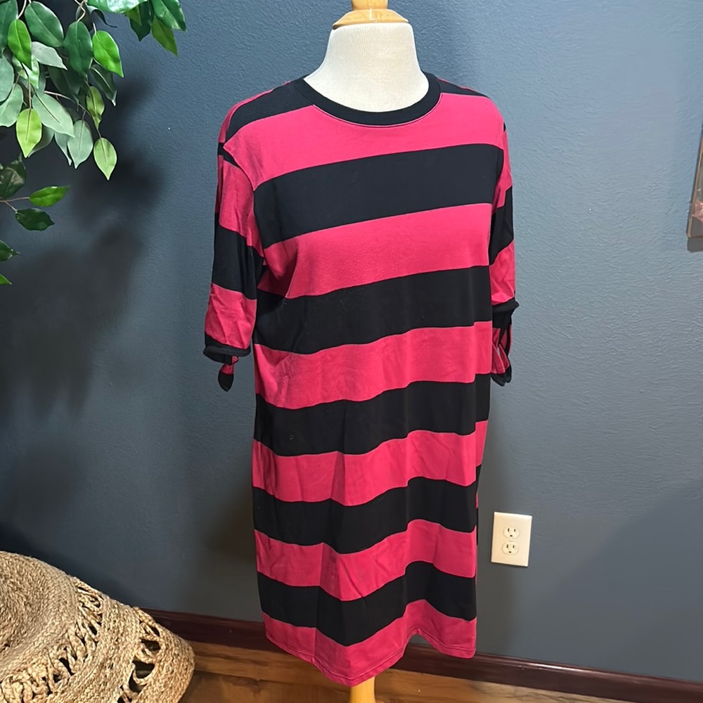 Who What Wear Stripped dress Deep Red with Dark Navy Wide strips size Med